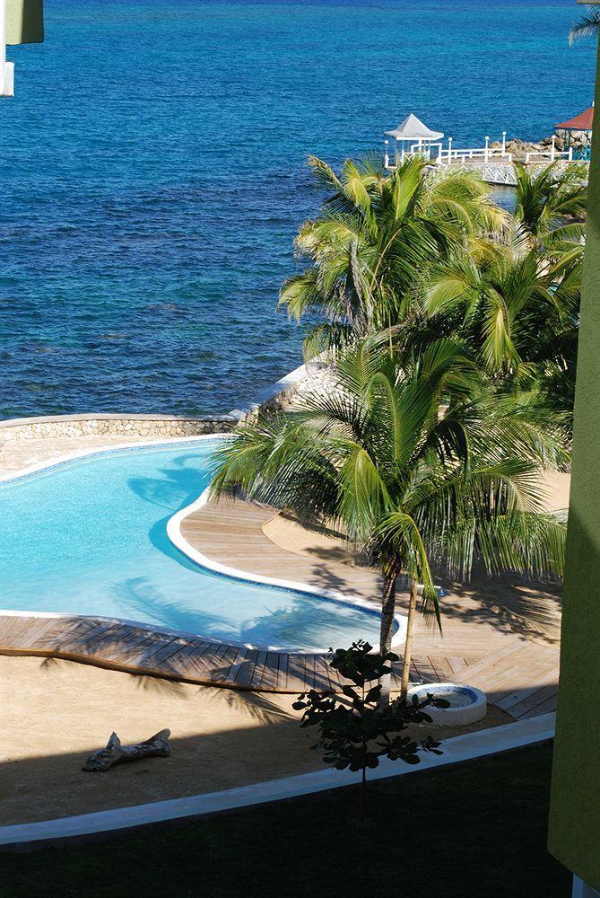 Whispering Seas Jamaica Appartamento Ocho Rios Esterno foto