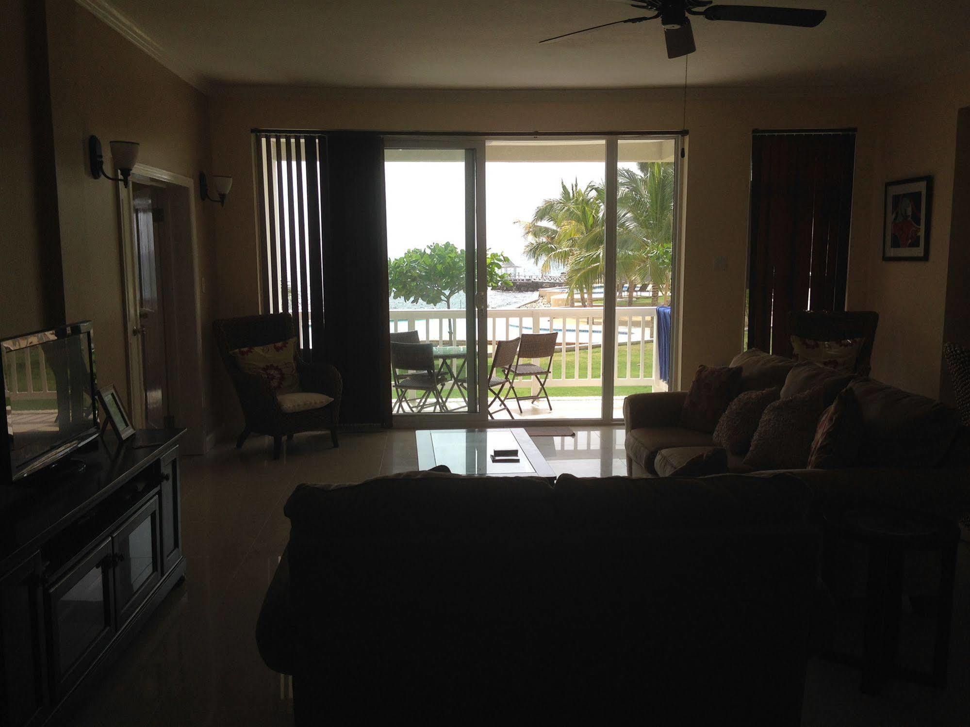 Whispering Seas Jamaica Appartamento Ocho Rios Esterno foto